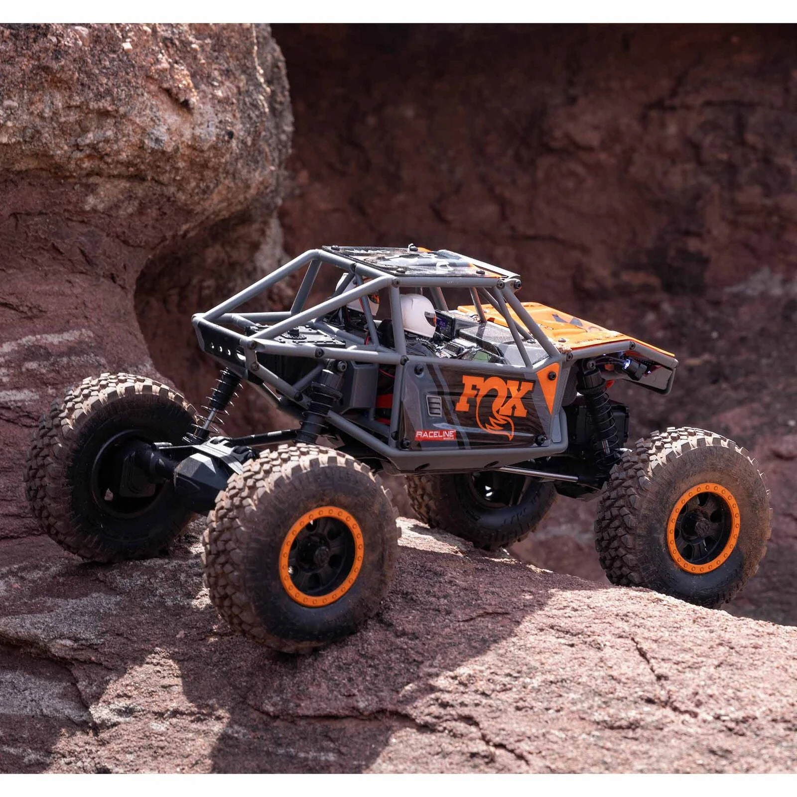 Axial 1/18 UTB18 Capra 4WD Unlimited Trail Buggy RTR - Grey - Image 12