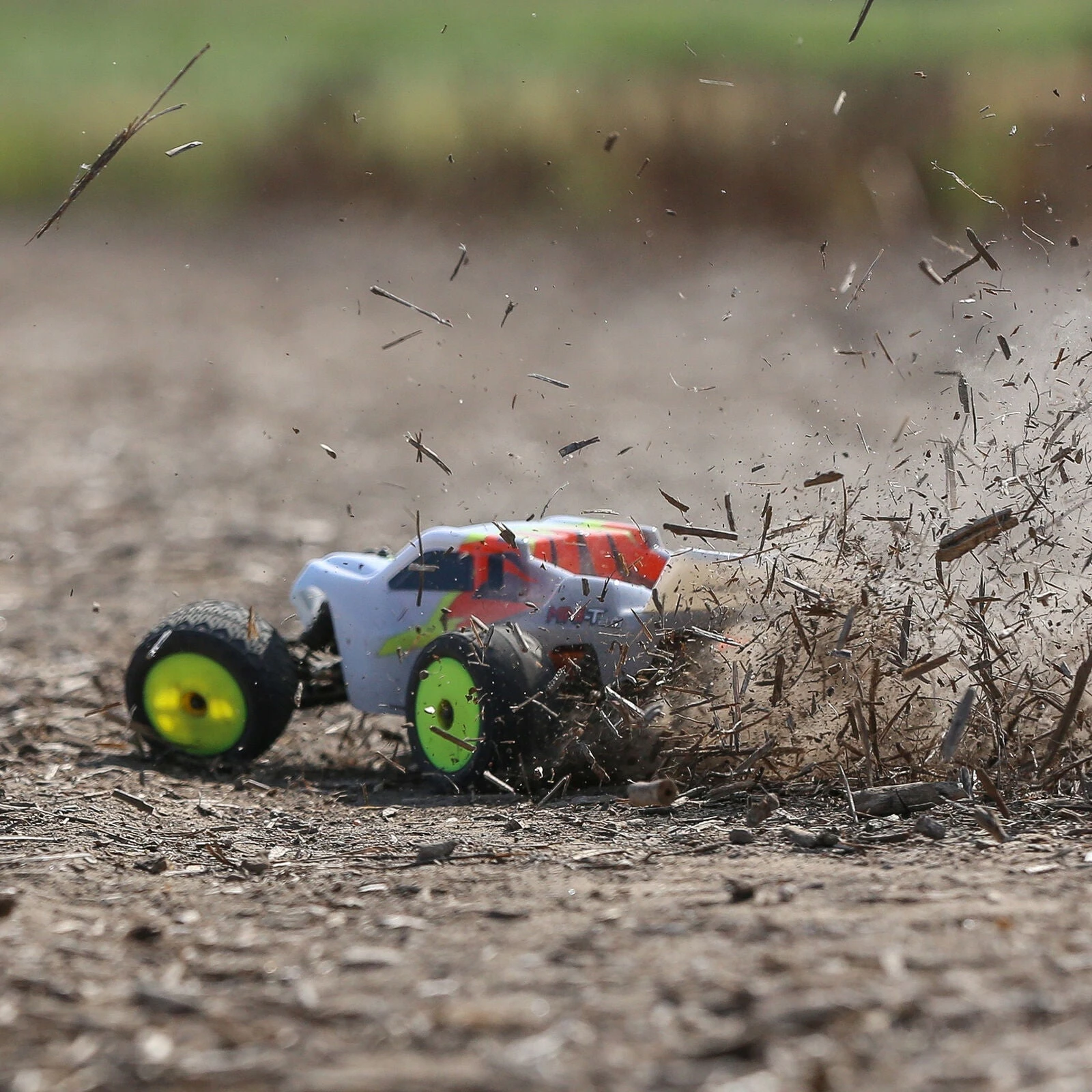 Losi 1/18 Mini-T 2.0 2WD Stadium Truck Brushed RTR - Gray/White - Image 16