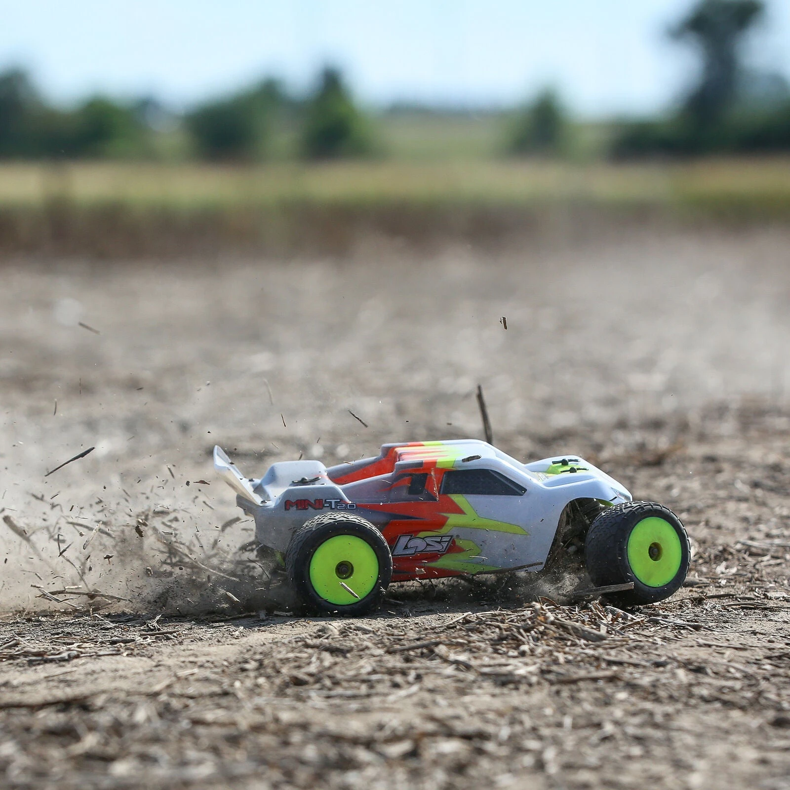 Losi 1/18 Mini-T 2.0 2WD Stadium Truck Brushed RTR - Gray/White - Image 14